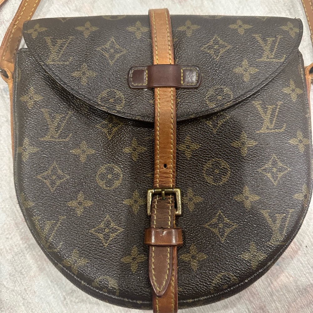 Authentic vintage Louis Vuitton Chantilly Cross Body